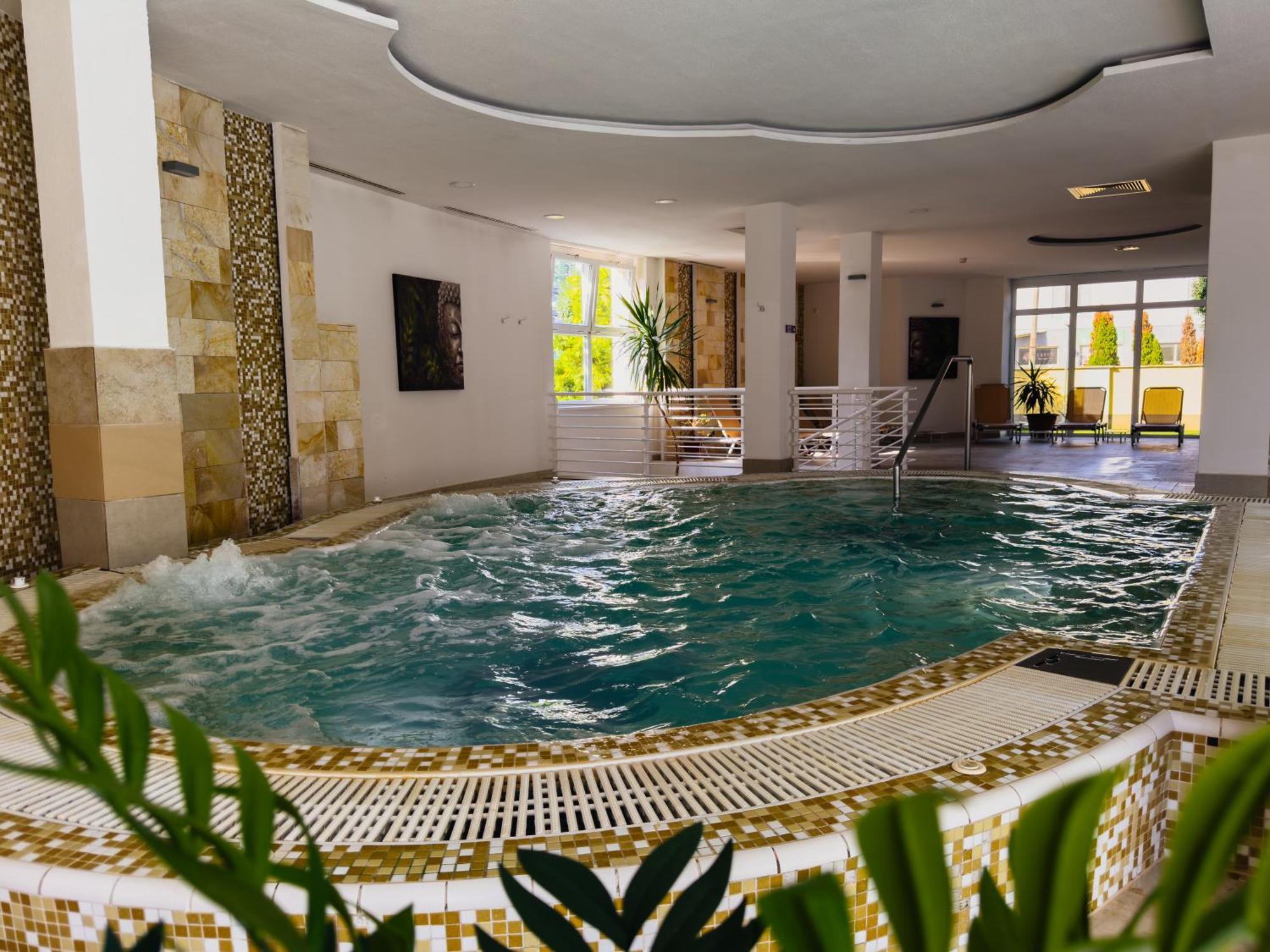 Hotel Aurora Miskolc Eksteriør billede