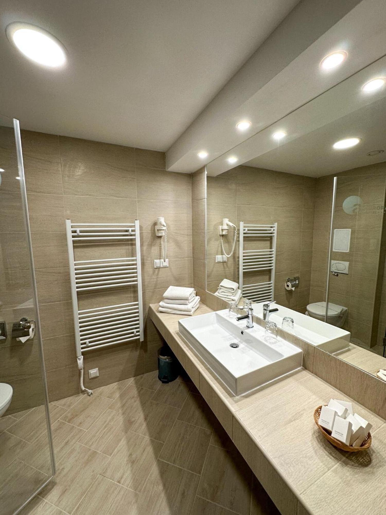 Hotel Aurora Miskolc Eksteriør billede